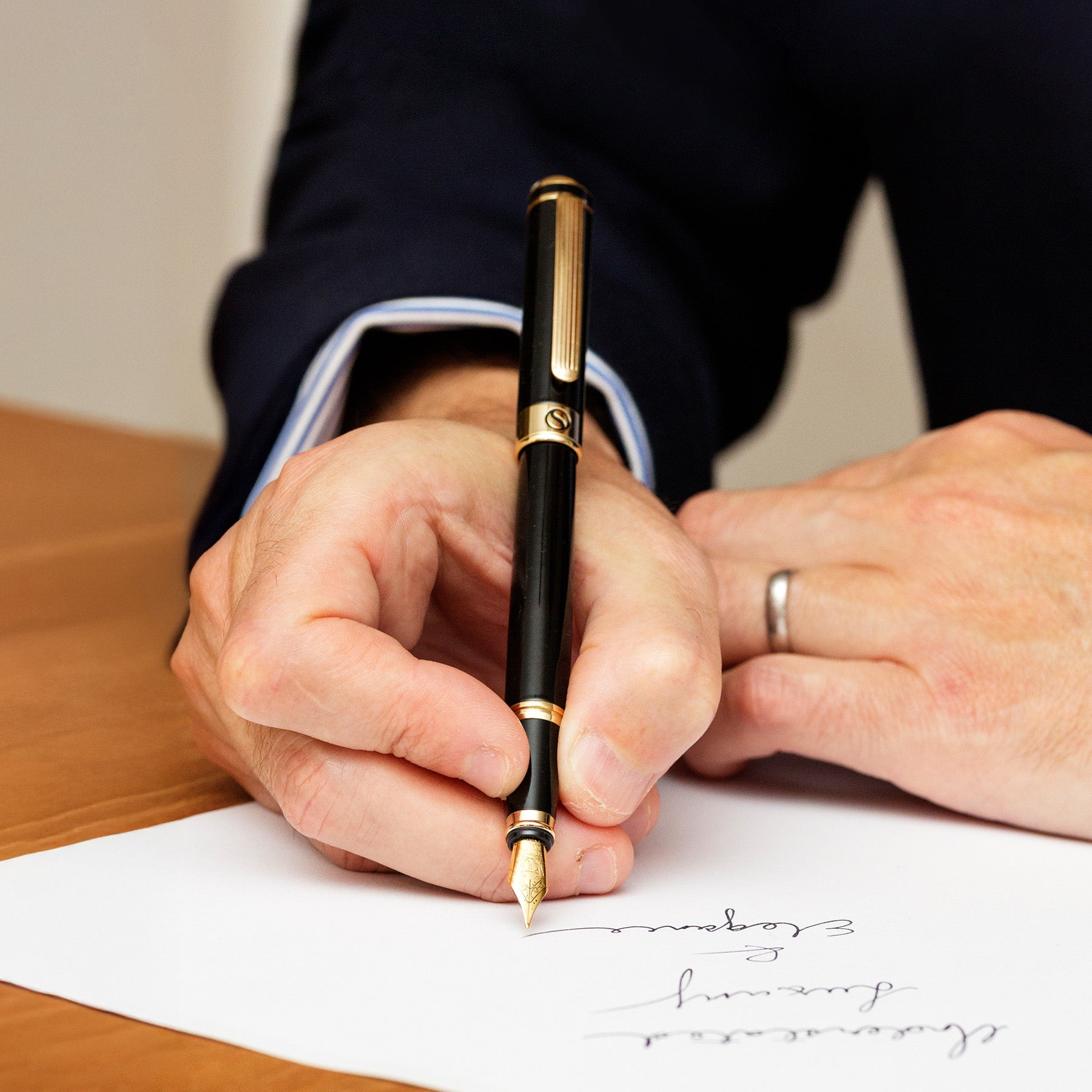 Scriveiner Classic Black Lacquer Fountain Pen - Broad Nib