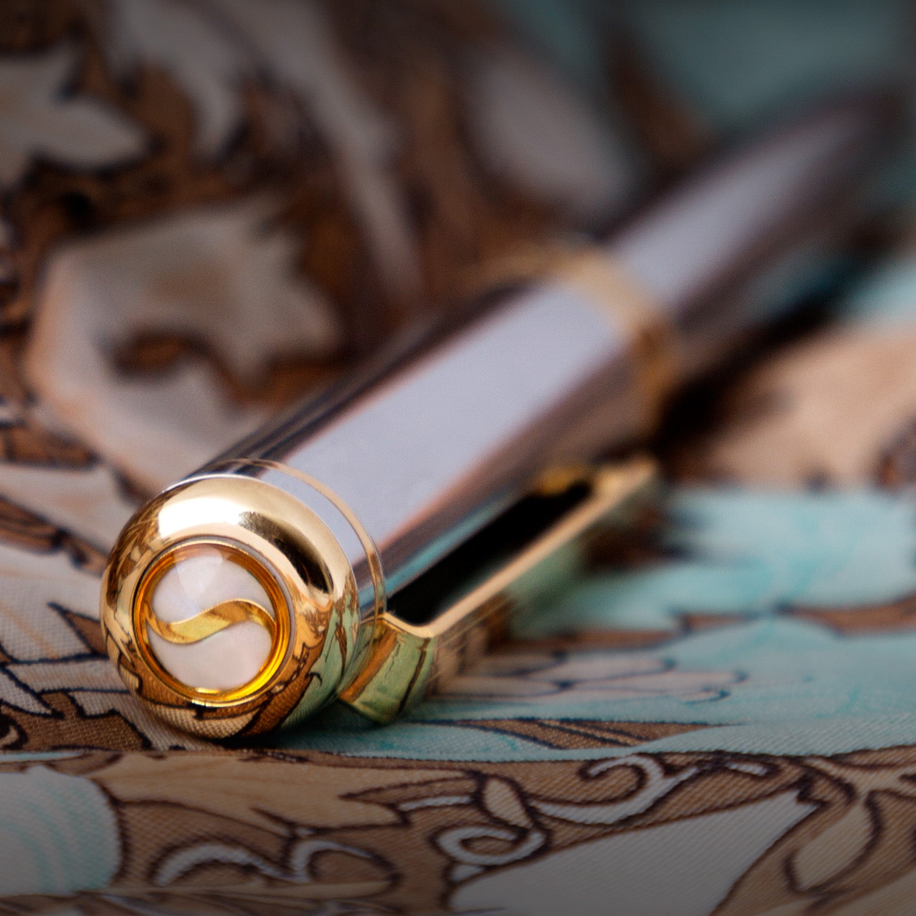 Classic Silver Chrome Fountain Pen - Medium Nib