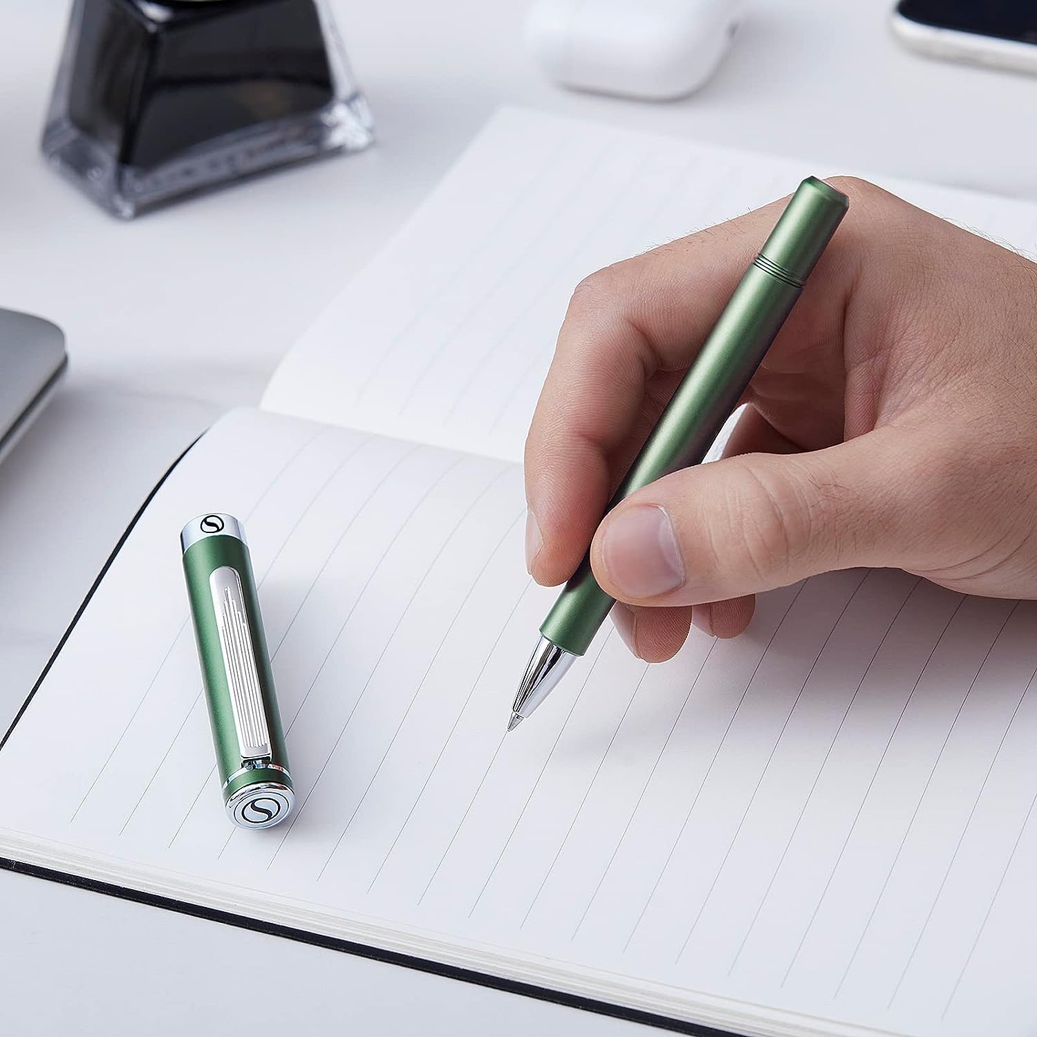 Scriveiner EDC Grüner Luxus-Rollerball, atemberaubender Taschenstift mit Chrom-Finish