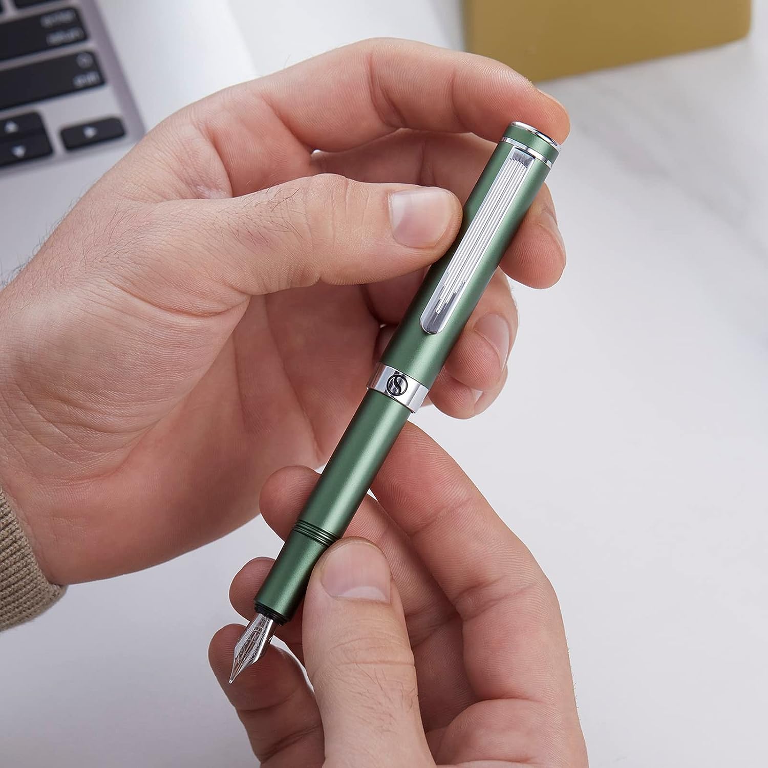 Scriveiner Luxury EDC Fountain Pen (Fine), Stunning Matt Green Pocket Pen, Chrome Finish